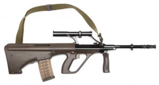 Samonabíjecí puška AUG SEMI, r. 5,56mm(.223Rem.)